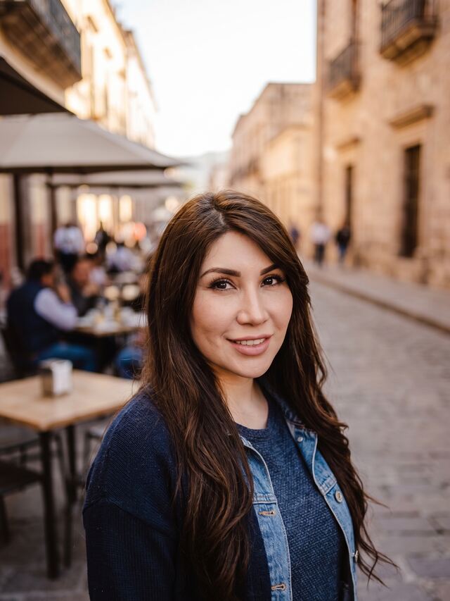 AI generated female headshot from AI Headshot Generator for Tinder